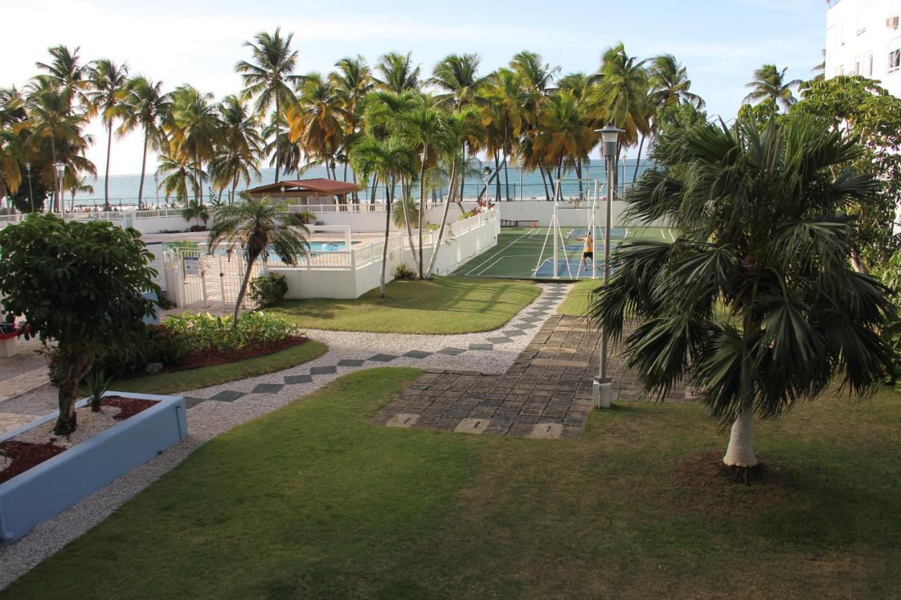 Hobie Oceanfront apartment at Isla Verde San Juan Buitenkant foto
