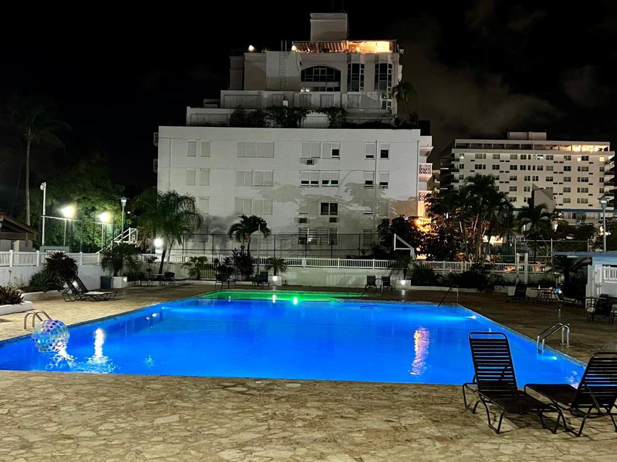 Hobie Oceanfront apartment at Isla Verde San Juan Buitenkant foto