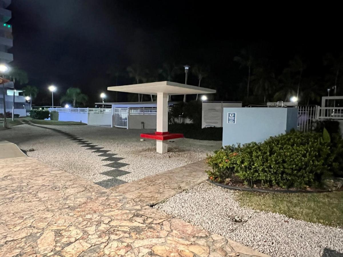Hobie Oceanfront apartment at Isla Verde San Juan Buitenkant foto